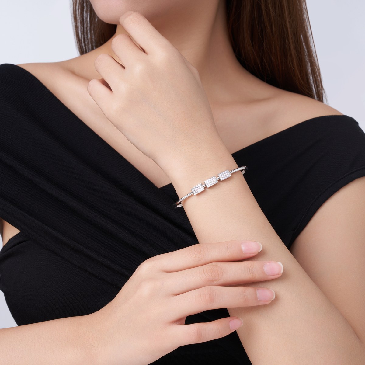 Seal Cuff Bracelet — 925 sterling silver, image 1 of 3
